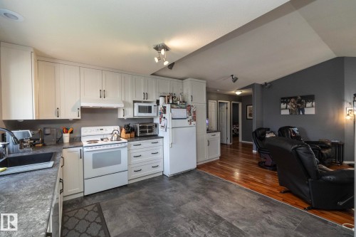23 Delage Crescent, St. Albert, AB - Indoor Photo Showing Kitchen
