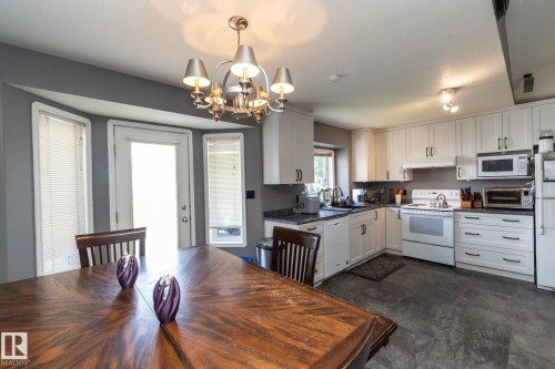 23 Delage Crescent, St. Albert, AB - Indoor Photo Showing Dining Room