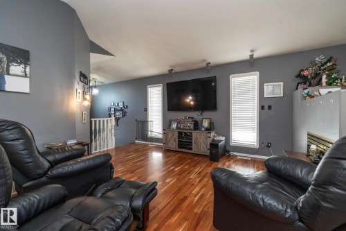 23 Delage Crescent, St. Albert, AB - Indoor Photo Showing Living Room