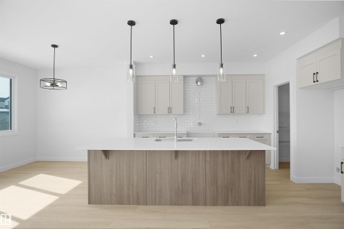 623 Ashgrove Circle, Leduc, AB - Indoor Photo Showing Kitchen With Upgraded Kitchen