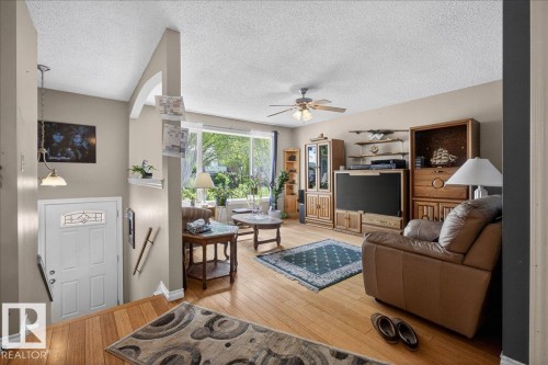 16604 115 Street Nw, Edmonton, AB - Indoor Photo Showing Living Room