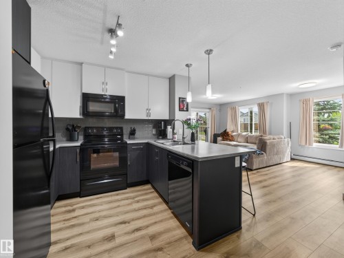 #121 3670 139 Av Nw, Edmonton, AB - Indoor Photo Showing Kitchen