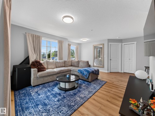#121 3670 139 Av Nw, Edmonton, AB - Indoor Photo Showing Living Room