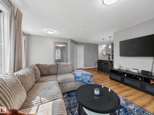 #121 3670 139 Av Nw, Edmonton, AB - Indoor Photo Showing Living Room