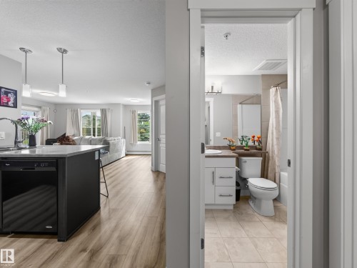 #121 3670 139 Av Nw, Edmonton, AB - Indoor