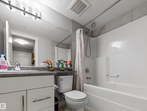 #121 3670 139 Av Nw, Edmonton, AB - Indoor Photo Showing Bathroom