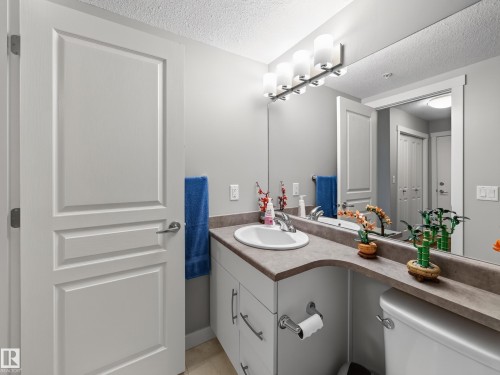#121 3670 139 Av Nw, Edmonton, AB - Indoor Photo Showing Bathroom
