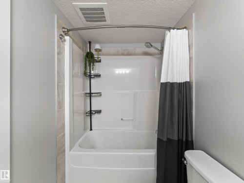 #121 3670 139 Av Nw, Edmonton, AB - Indoor Photo Showing Bathroom