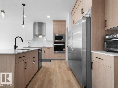 1077 Cristall Crescent Sw, Edmonton, AB - Indoor Photo Showing Kitchen With Upgraded Kitchen