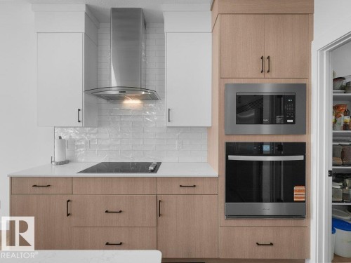 1077 Cristall Crescent Sw, Edmonton, AB - Indoor Photo Showing Kitchen