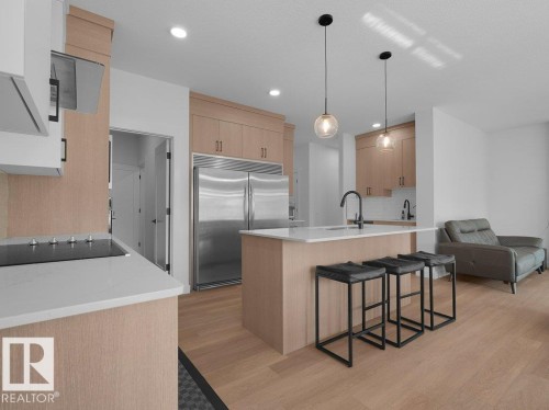 1077 Cristall Crescent Sw, Edmonton, AB - Indoor Photo Showing Kitchen With Upgraded Kitchen