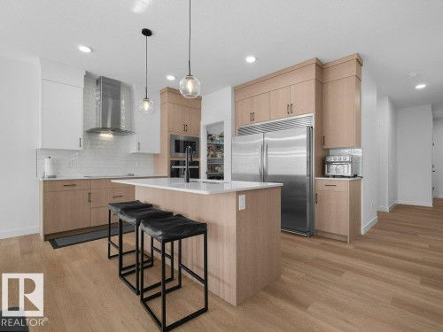1077 Cristall Crescent Sw, Edmonton, AB - Indoor Photo Showing Kitchen With Upgraded Kitchen