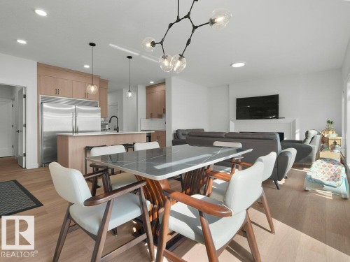 1077 Cristall Crescent Sw, Edmonton, AB - Indoor Photo Showing Dining Room