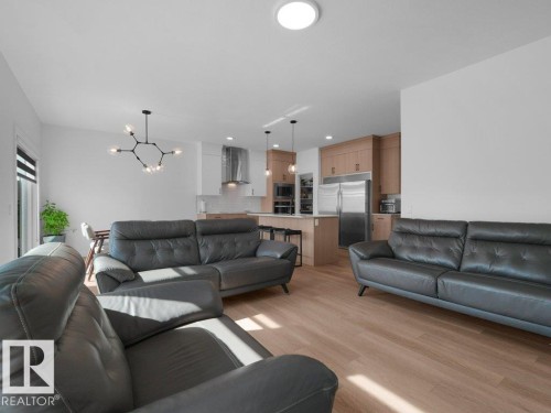 1077 Cristall Crescent Sw, Edmonton, AB - Indoor Photo Showing Living Room
