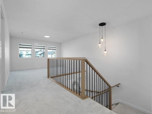 1077 Cristall Crescent Sw, Edmonton, AB - Indoor Photo Showing Other Room