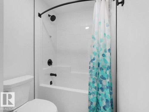 1077 Cristall Crescent Sw, Edmonton, AB - Indoor Photo Showing Bathroom