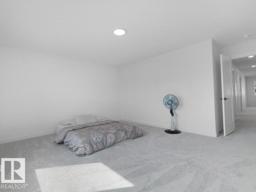 1077 Cristall Crescent Sw, Edmonton, AB - Indoor Photo Showing Bedroom