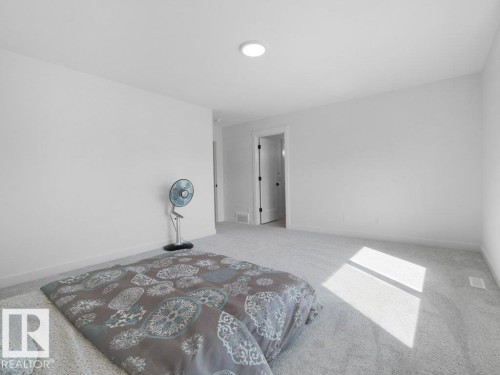 1077 Cristall Crescent Sw, Edmonton, AB - Indoor Photo Showing Bedroom