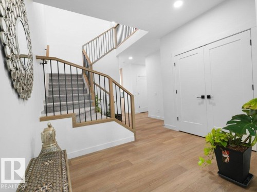 1077 Cristall Crescent Sw, Edmonton, AB - Indoor Photo Showing Other Room