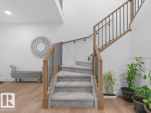 1077 Cristall Crescent Sw, Edmonton, AB - Indoor Photo Showing Other Room