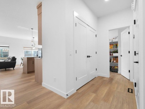 1077 Cristall Crescent Sw, Edmonton, AB - Indoor Photo Showing Other Room