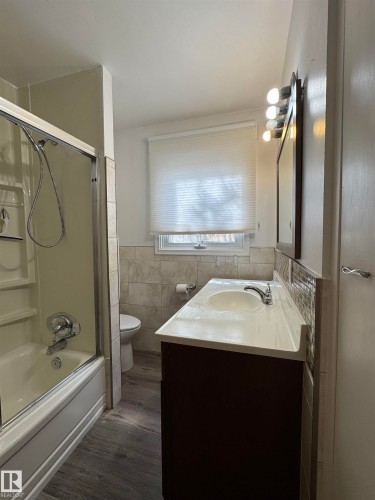 4413 51 Street, Vegreville, AB - Indoor Photo Showing Bathroom