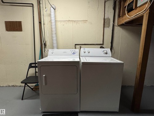 4413 51 Street, Vegreville, AB - Indoor Photo Showing Laundry Room