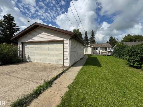 4413 51 Street, Vegreville, AB - Outdoor