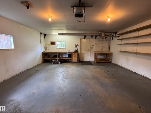 4413 51 Street, Vegreville, AB - Indoor Photo Showing Garage