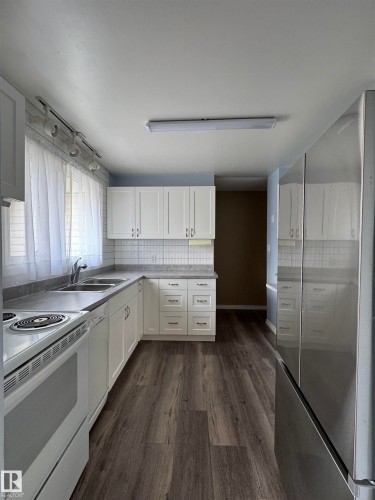 4413 51 Street, Vegreville, AB - Indoor Photo Showing Kitchen
