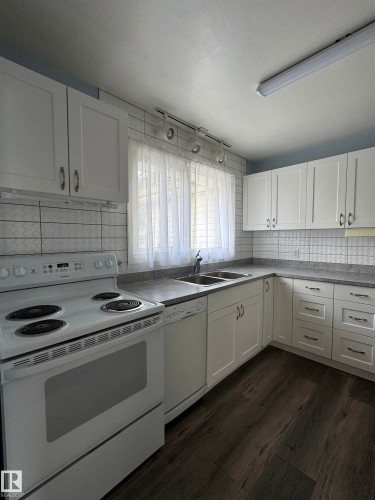 4413 51 Street, Vegreville, AB - Indoor Photo Showing Kitchen With Double Sink