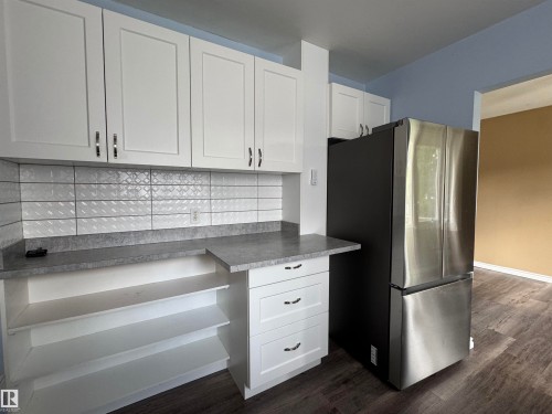 4413 51 Street, Vegreville, AB - Indoor Photo Showing Kitchen