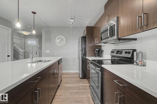 7147 Cardinal Way Sw, Edmonton, AB - Indoor Photo Showing Kitchen With Stainless Steel Kitchen With Double Sink With Upgraded Kitchen
