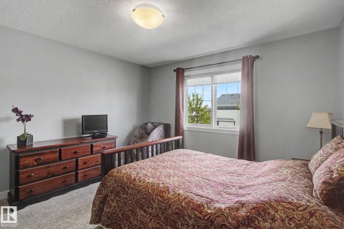 7147 Cardinal Way Sw, Edmonton, AB - Indoor Photo Showing Bedroom