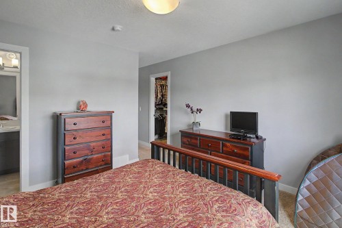 7147 Cardinal Way Sw, Edmonton, AB - Indoor Photo Showing Bedroom