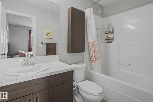 7147 Cardinal Way Sw, Edmonton, AB - Indoor Photo Showing Bathroom