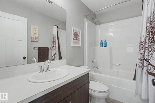 7147 Cardinal Way Sw, Edmonton, AB - Indoor Photo Showing Bathroom