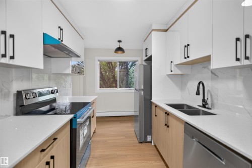 #305 11907 81 St Nw, Edmonton, AB - Indoor Photo Showing Kitchen With Double Sink With Upgraded Kitchen