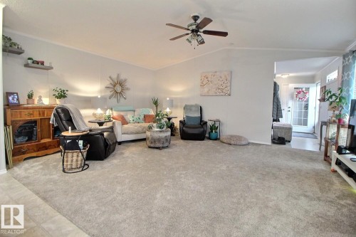 Vaulted ceiling featuring a ceiling fan, light gray wall paint, and gray carpet flooring - 417 Oak Wood Crescent Northwest, Edmonton, AB - Indoor