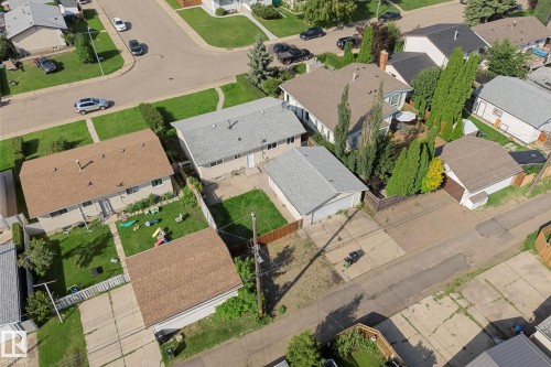 Two-story residence with a brown shingle roof, a detached garage with a brown shingle roof, and a fenced backyard - 7823 136 Avenue Nw, Edmonton, AB - Outdoor With View