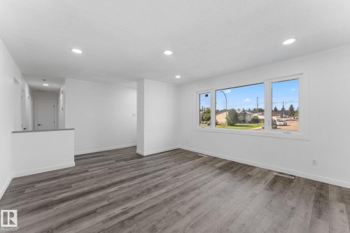 Recessed lighting, wood-finish flooring, white trim, and a large multi-pane window - 7823 136 Avenue Nw, Edmonton, AB - Indoor
