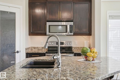10 Rockwell Close, Fort Saskatchewan, AB - Indoor Photo Showing Kitchen With Double Sink With Upgraded Kitchen