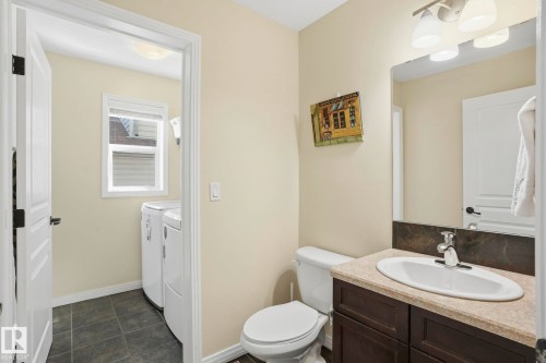 10 Rockwell Close, Fort Saskatchewan, AB - Indoor Photo Showing Bathroom