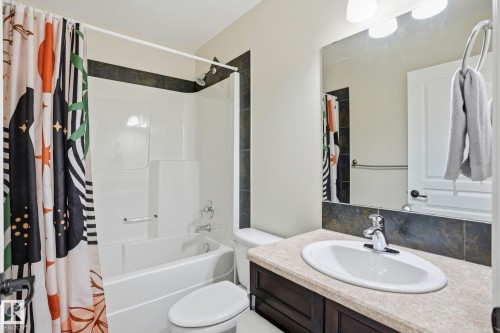 10 Rockwell Close, Fort Saskatchewan, AB - Indoor Photo Showing Bathroom