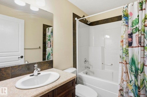 10 Rockwell Close, Fort Saskatchewan, AB - Indoor Photo Showing Bathroom