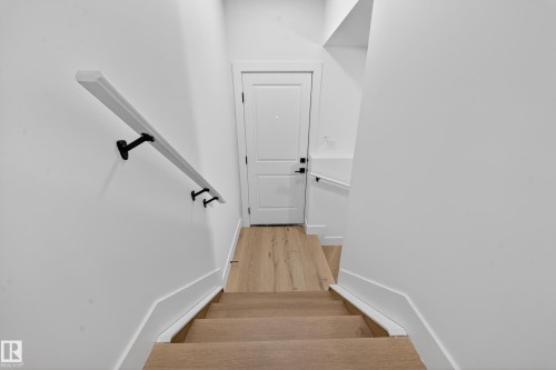 132 29 Street Sw, Edmonton, AB - Indoor Photo Showing Other Room