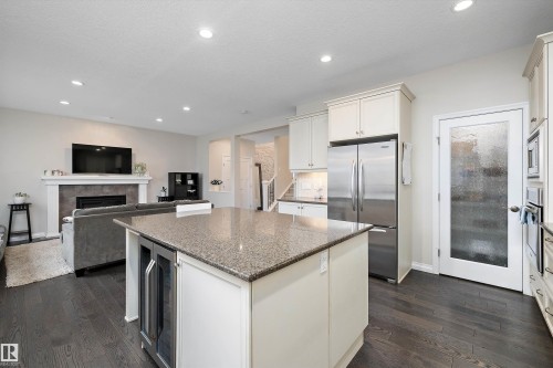 4015 Alexander Way Sw, Edmonton, AB 