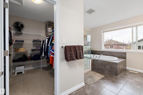 4015 Alexander Way Sw, Edmonton, AB 