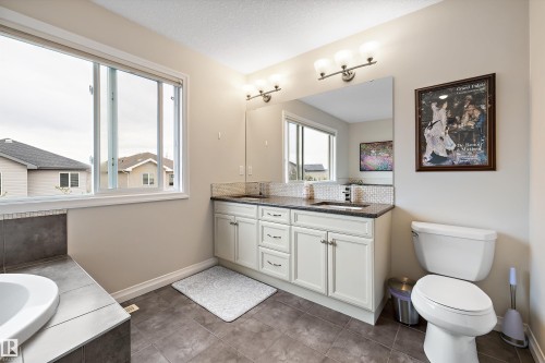 4015 Alexander Way Sw, Edmonton, AB 