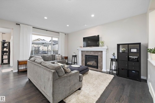 4015 Alexander Way Sw, Edmonton, AB 